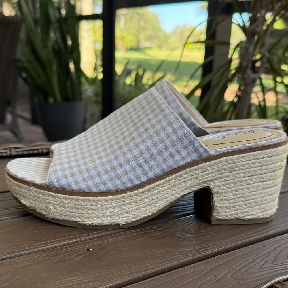 Life Stride Paradise Natural Gingham NWOT Size 10